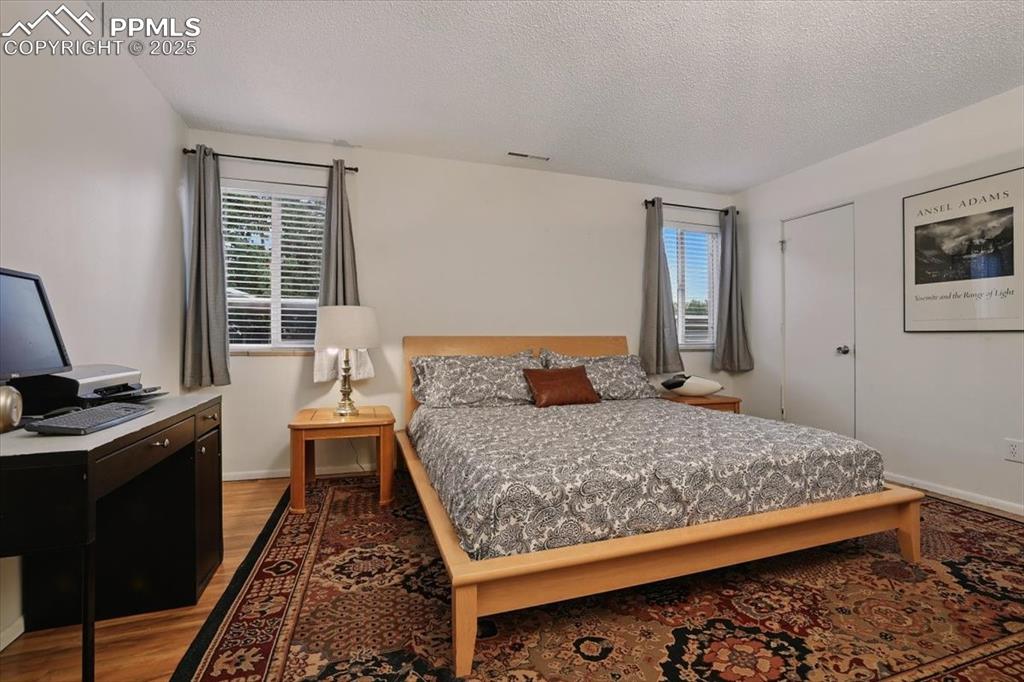 Image 8 of 21: Bedroom