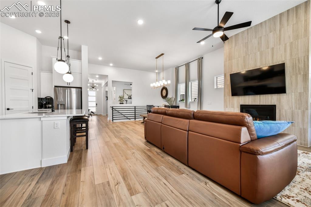 Image 12 of 50: Dining Area