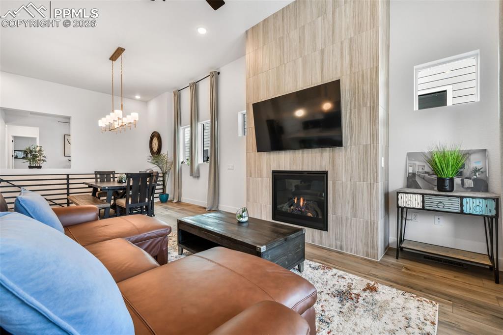 Image 13 of 50: Dining Area