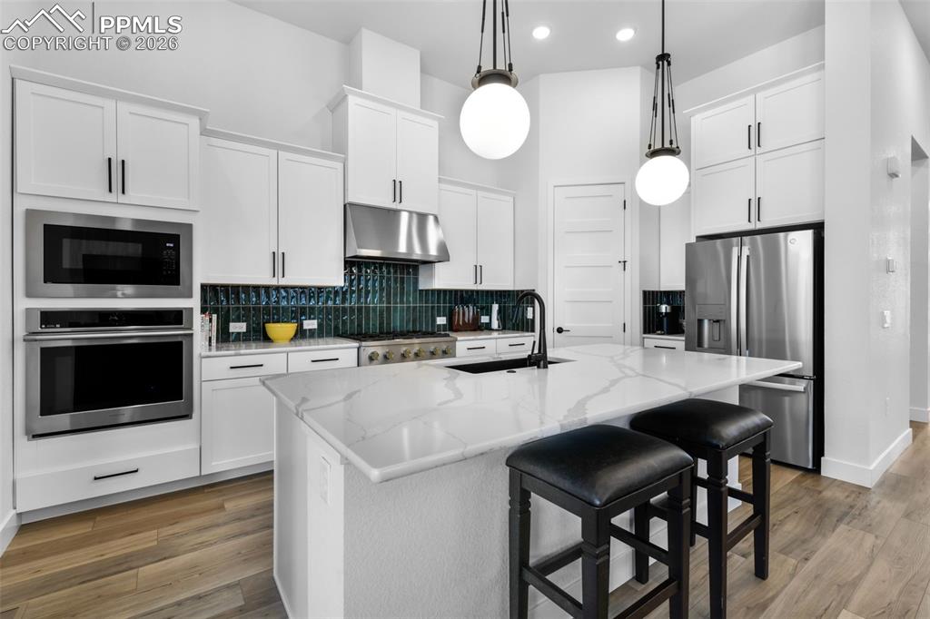 Image 16 of 50: Living Room