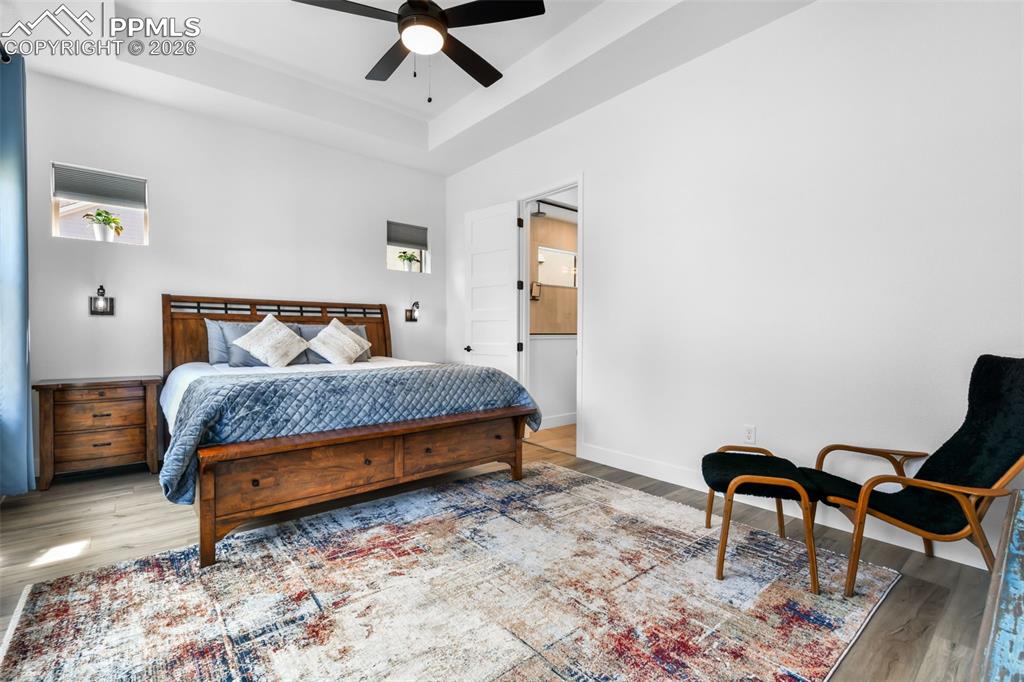 Image 18 of 50: Living Room