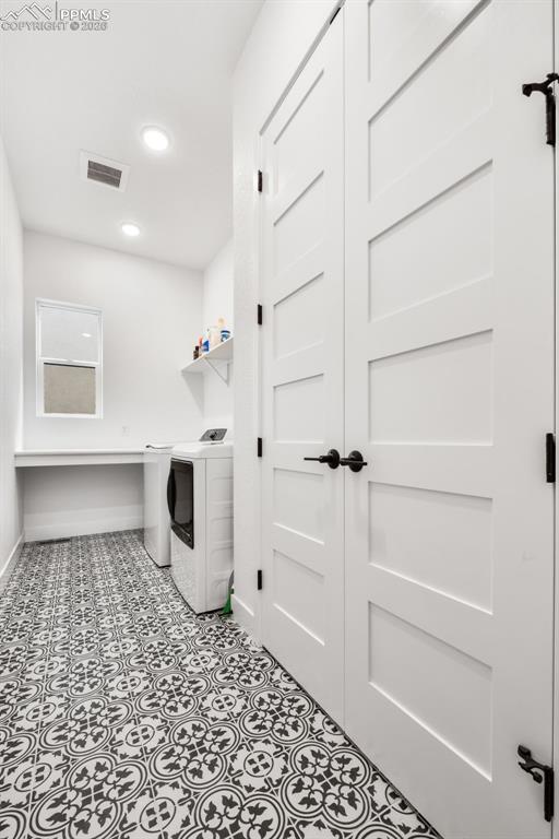 Image 25 of 50: Master Bathroom