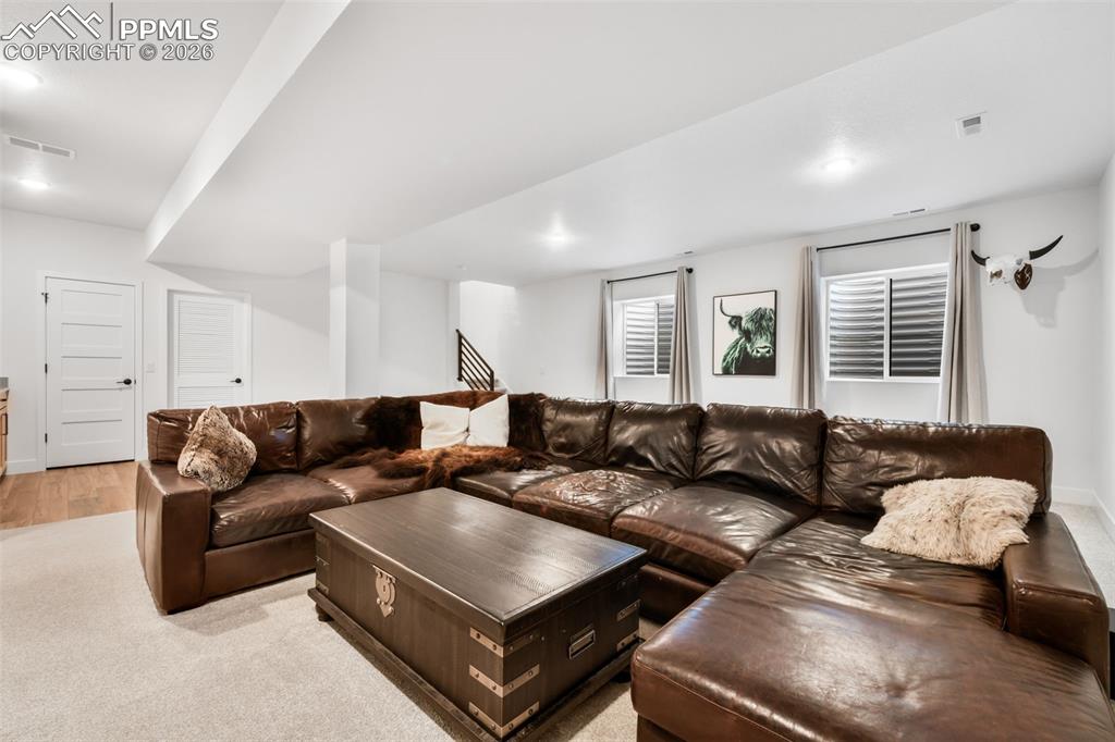 Image 27 of 50: Laundry