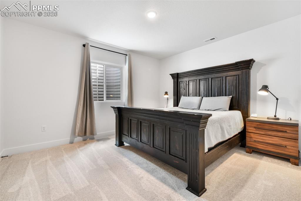 Image 33 of 50: Family Room