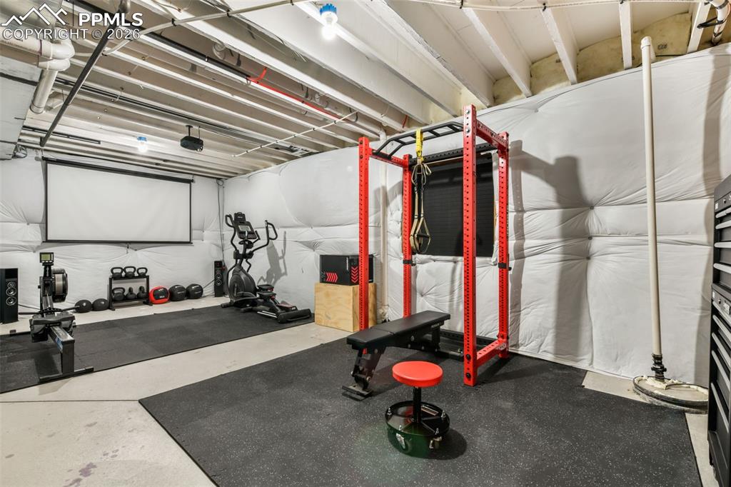 Image 38 of 50: Bathroom