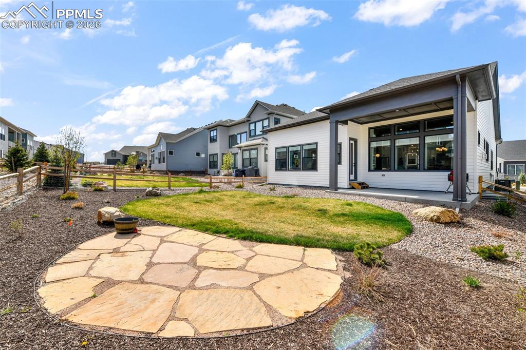 Image 40 of 50: Bedroom