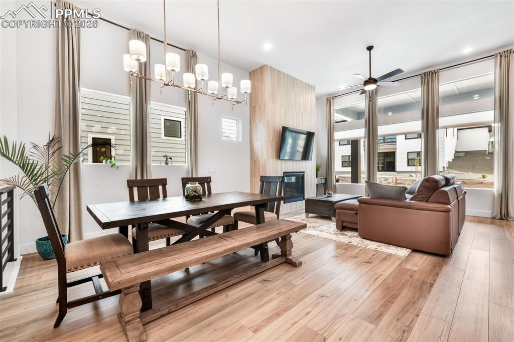 Image 7 of 50: Bedroom