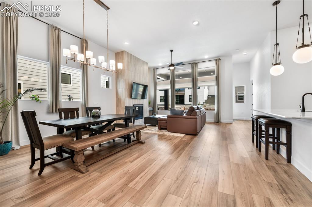 Image 8 of 50: Bedroom