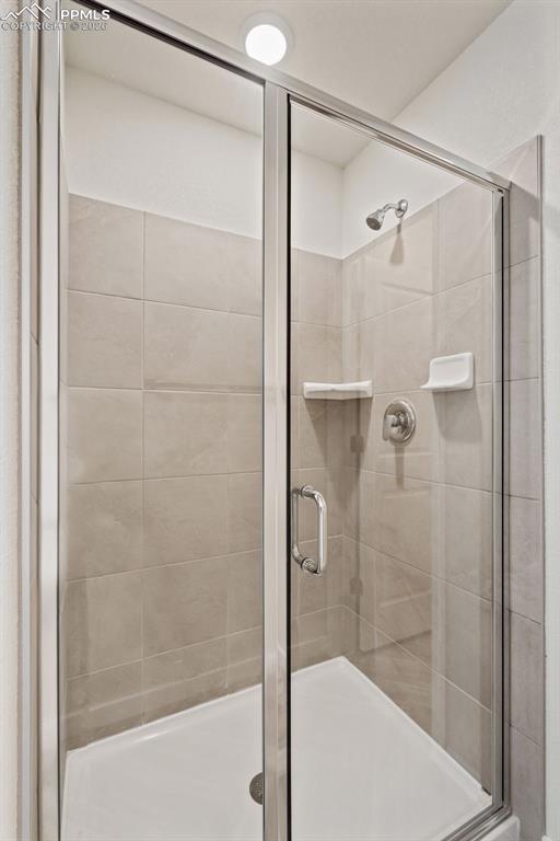 Image 14 of 19: Bathroom