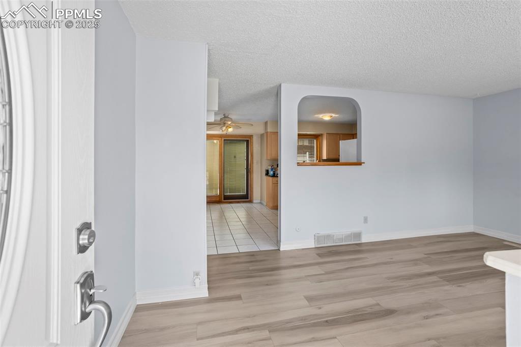 Image 10 of 25: Entry