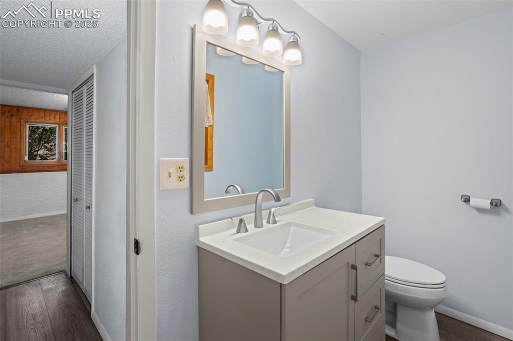 Image 22 of 25: Bathroom