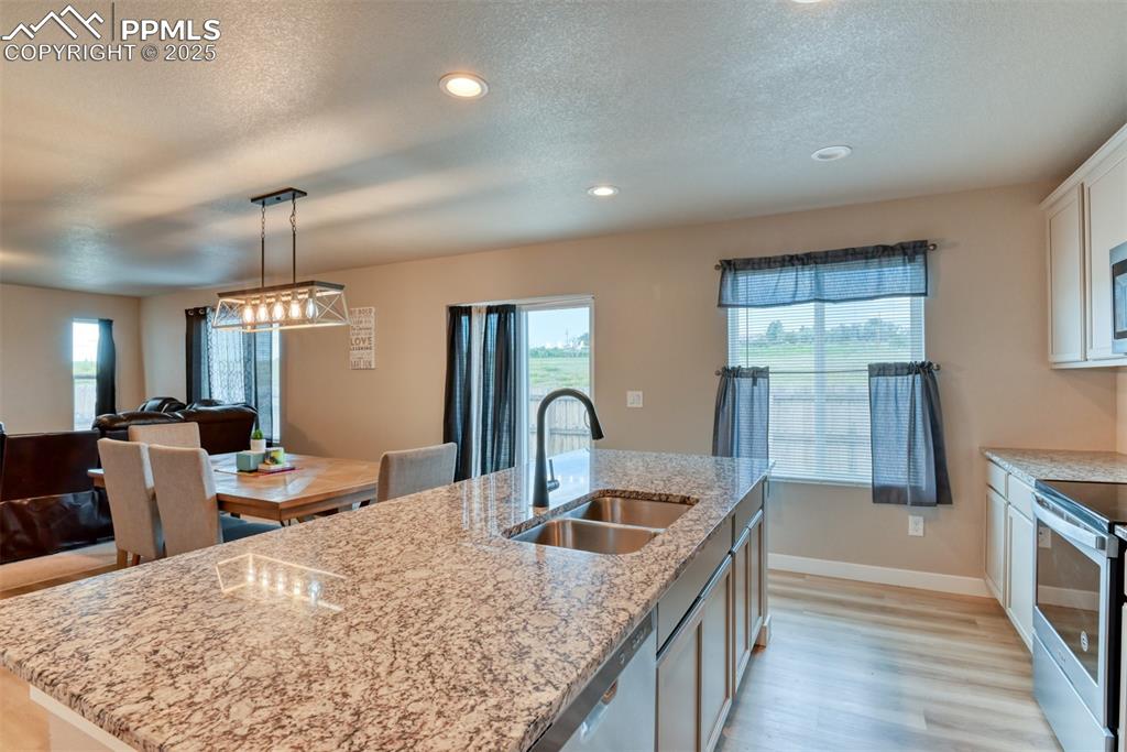 Image 11 of 26: Kitchen