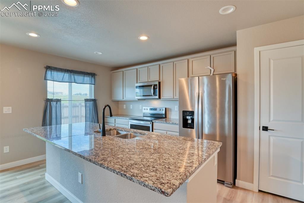 Image 12 of 26: Kitchen