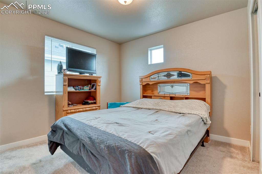 Image 17 of 26: Bedroom