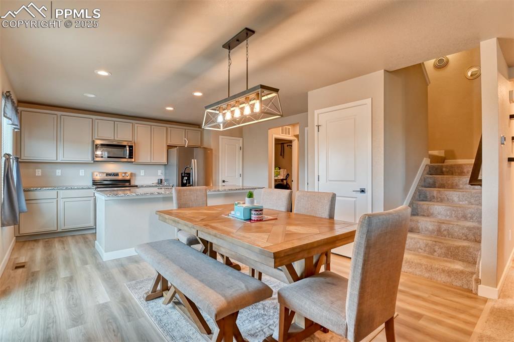 Image 6 of 26: Dining Area