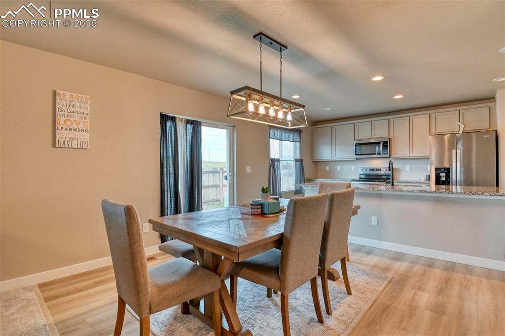 Image 7 of 26: Dining Area