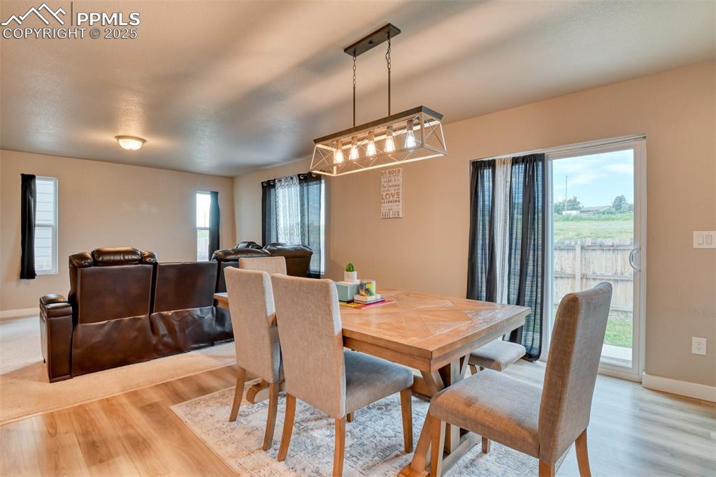 Image 8 of 26: Dining Area