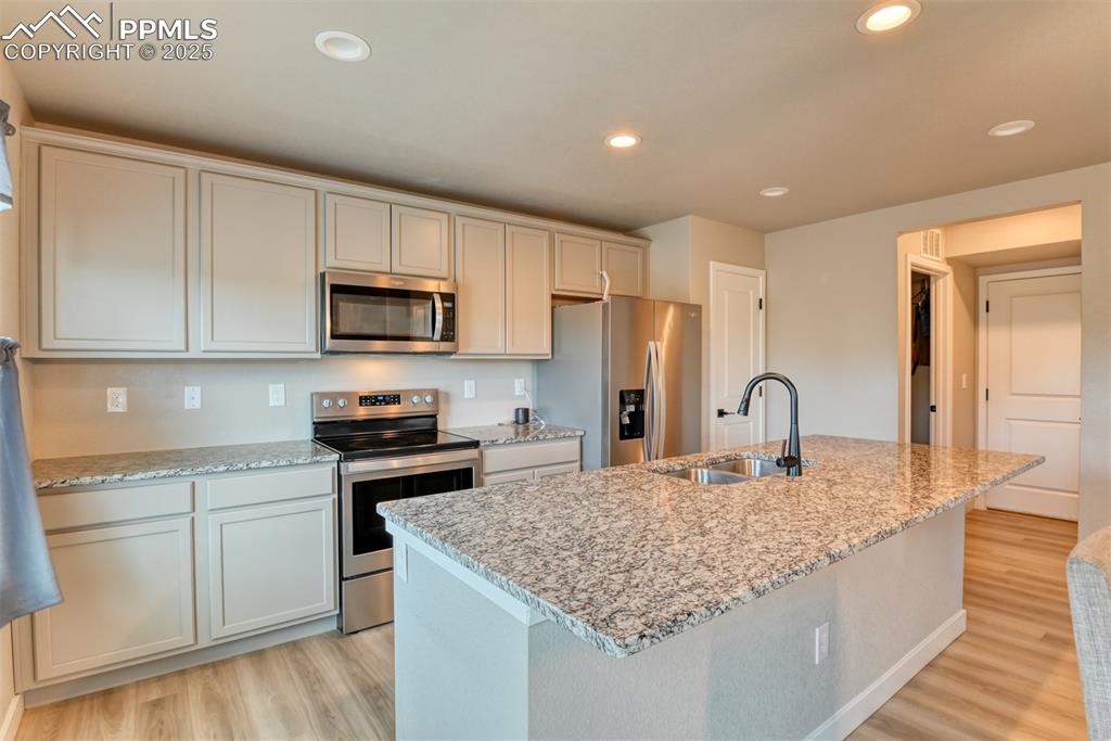 Image 9 of 26: Kitchen