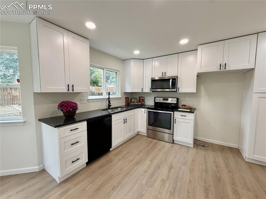 Image 10 of 29: Kitchen Area