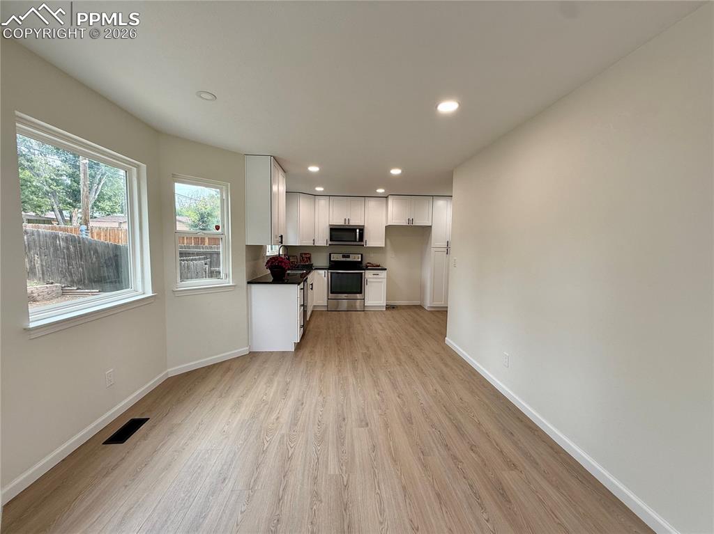 Image 6 of 29: Dining Area