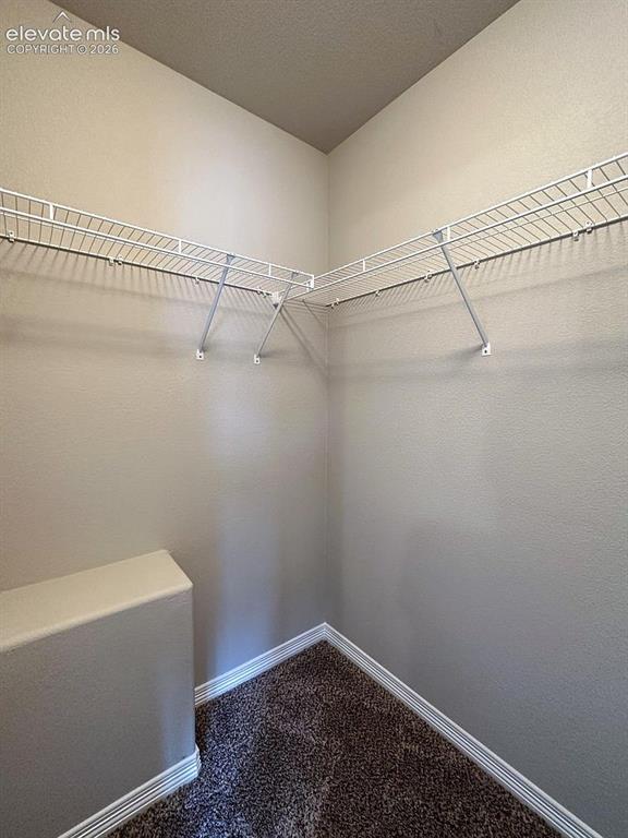 Image 21 of 30: Closet