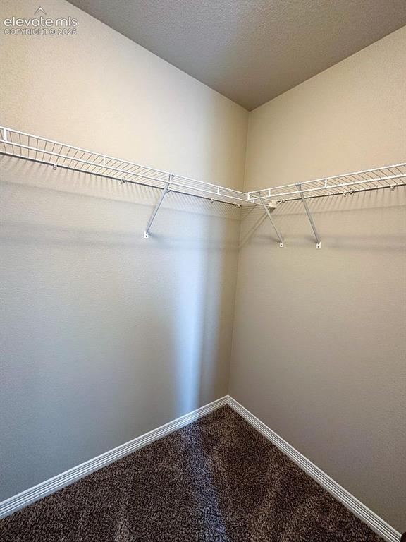 Image 23 of 30: Closet