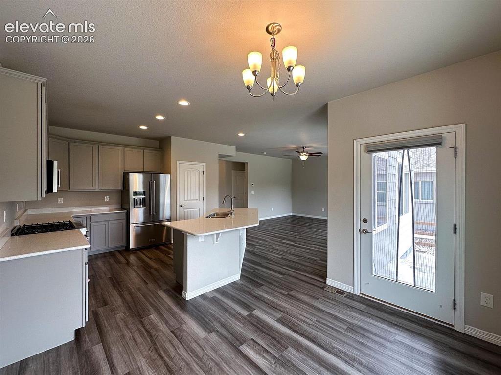 Image 5 of 30: Kitchen