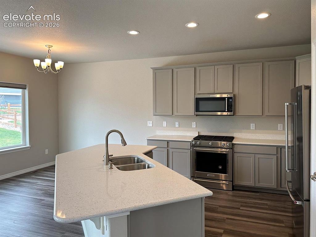 Image 7 of 30: Kitchen