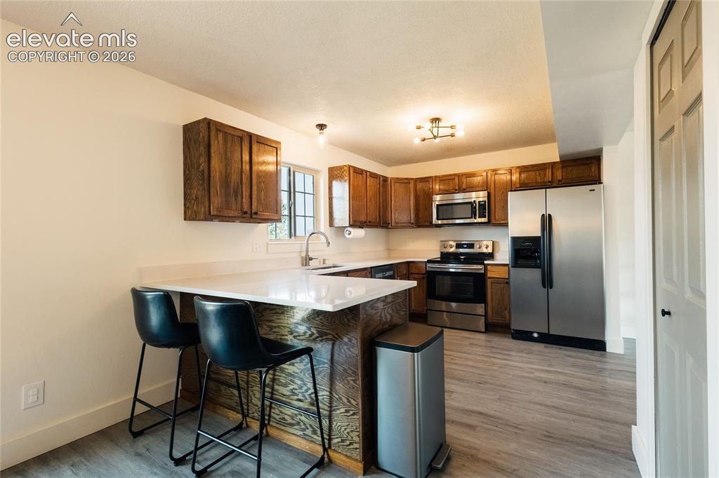 Image 13 of 32: Kitchen