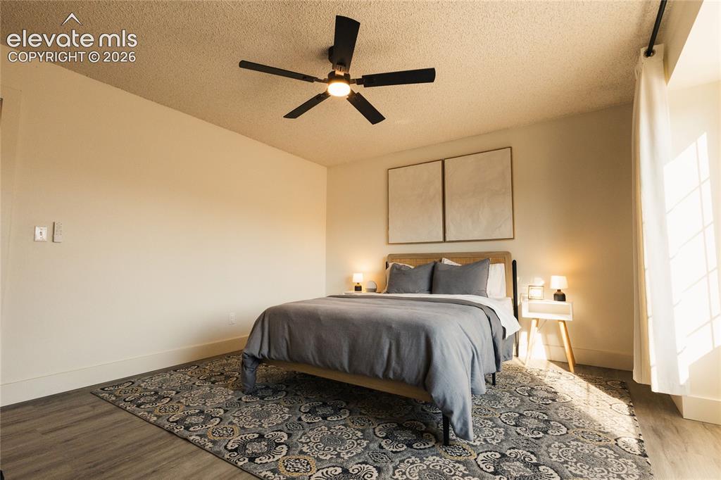 Image 15 of 32: Bedroom