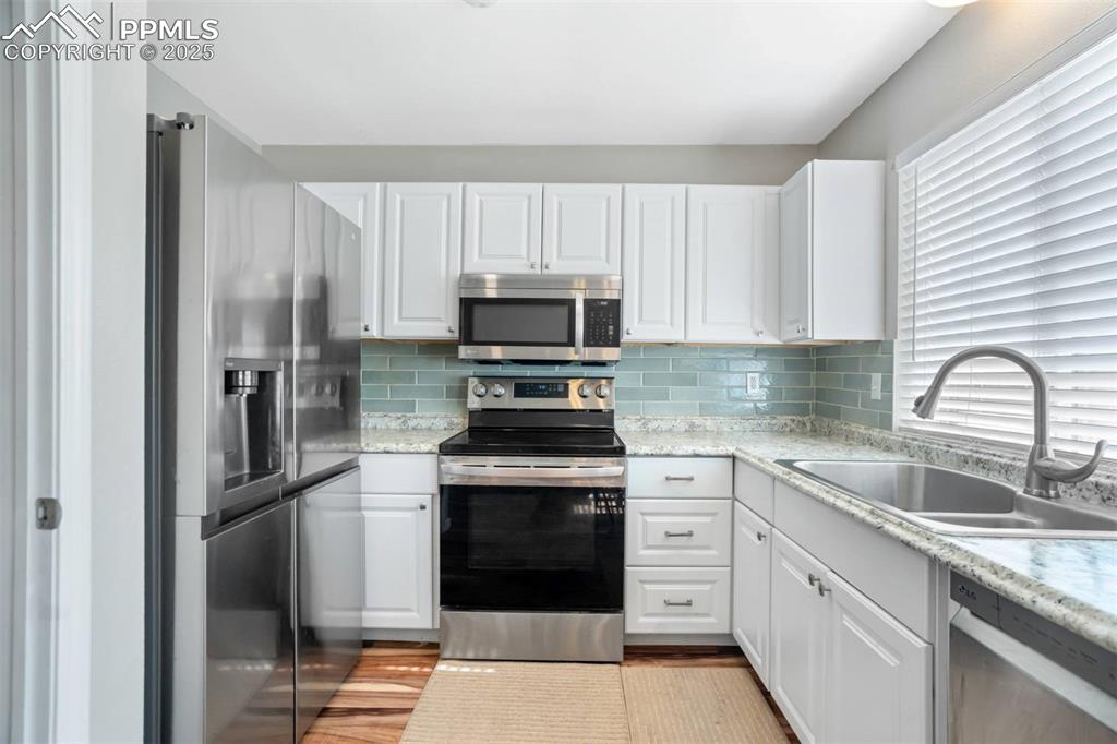 Image 11 of 43: Kitchen