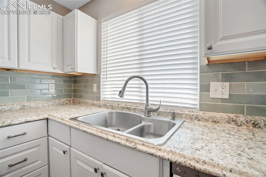 Image 12 of 43: Kitchen