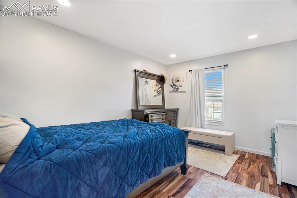 Image 21 of 43: Bedroom