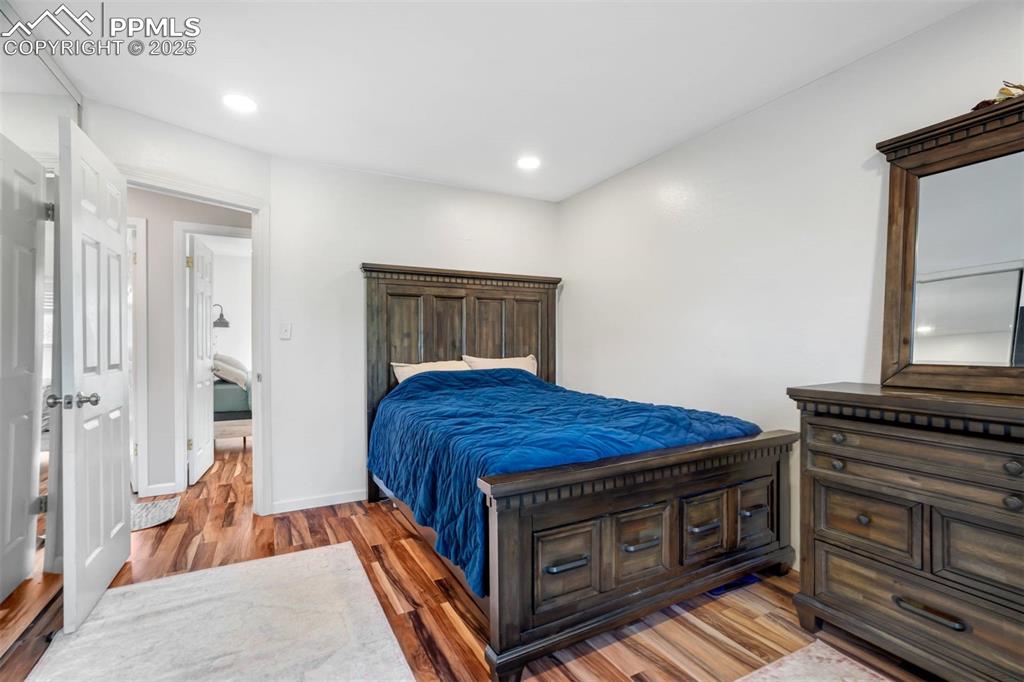 Image 22 of 43: Bedroom