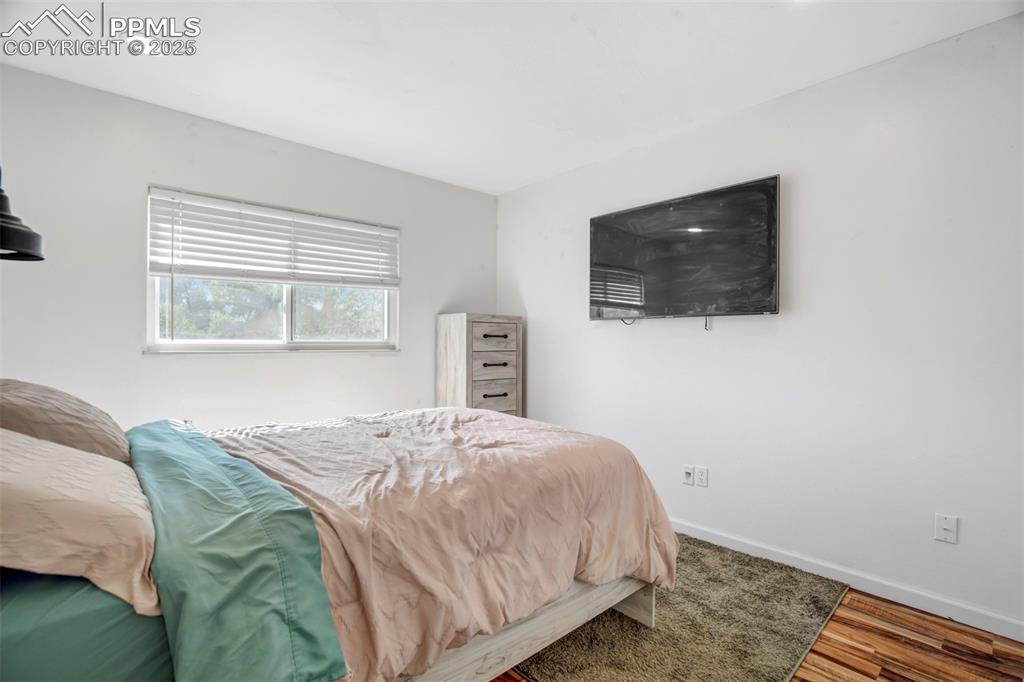 Image 24 of 43: Bedroom