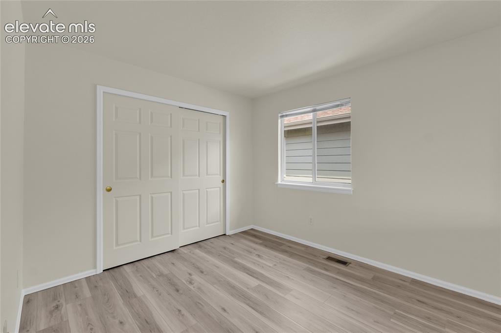 Image 17 of 30: Second bedroom
