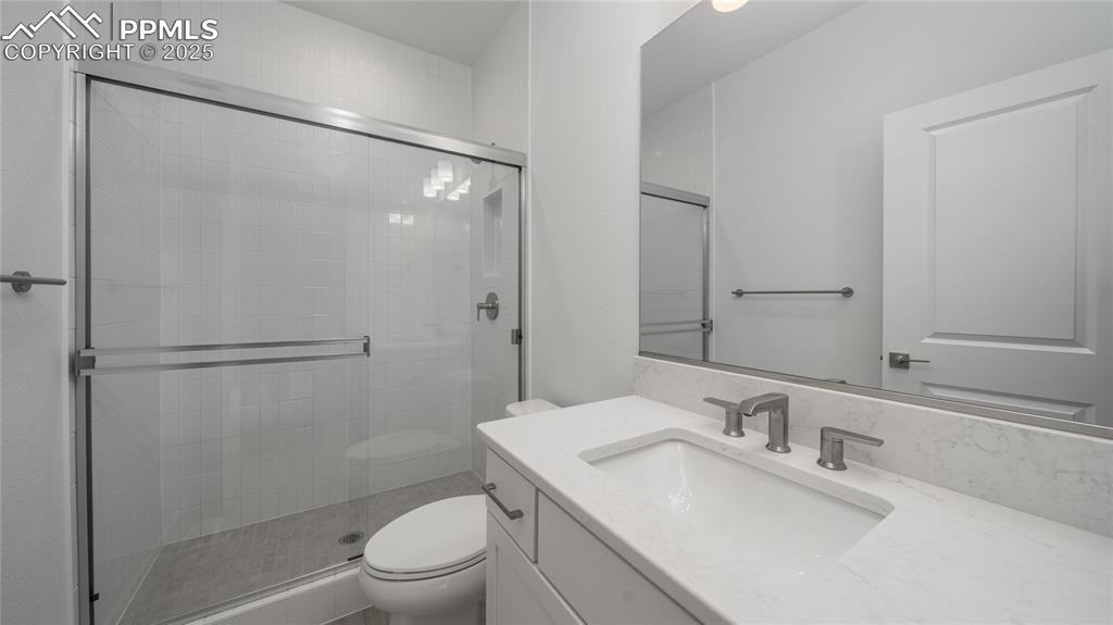 Image 12 of 32: Bathroom