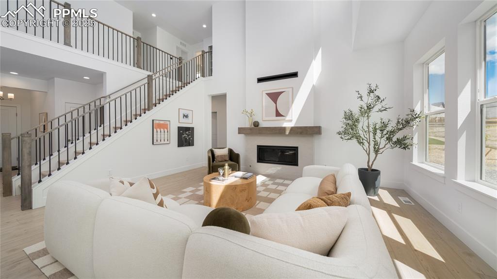 Image 9 of 32: Living Room