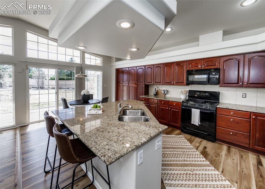 Image 14 of 39: Kitchen