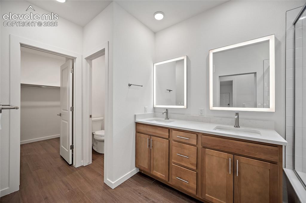 Image 12 of 20: Bathroom