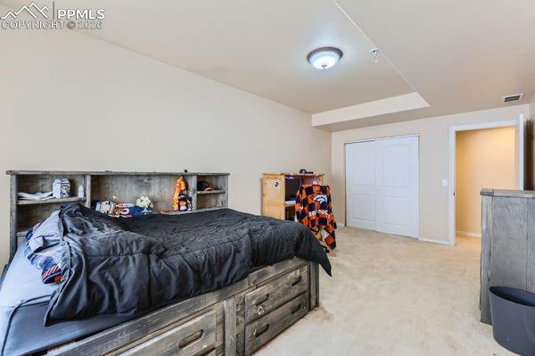 Image 27 of 30: Bedroom