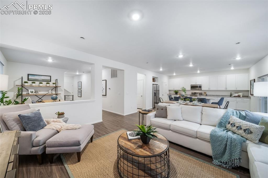 Image 17 of 37: Photos of a model home
