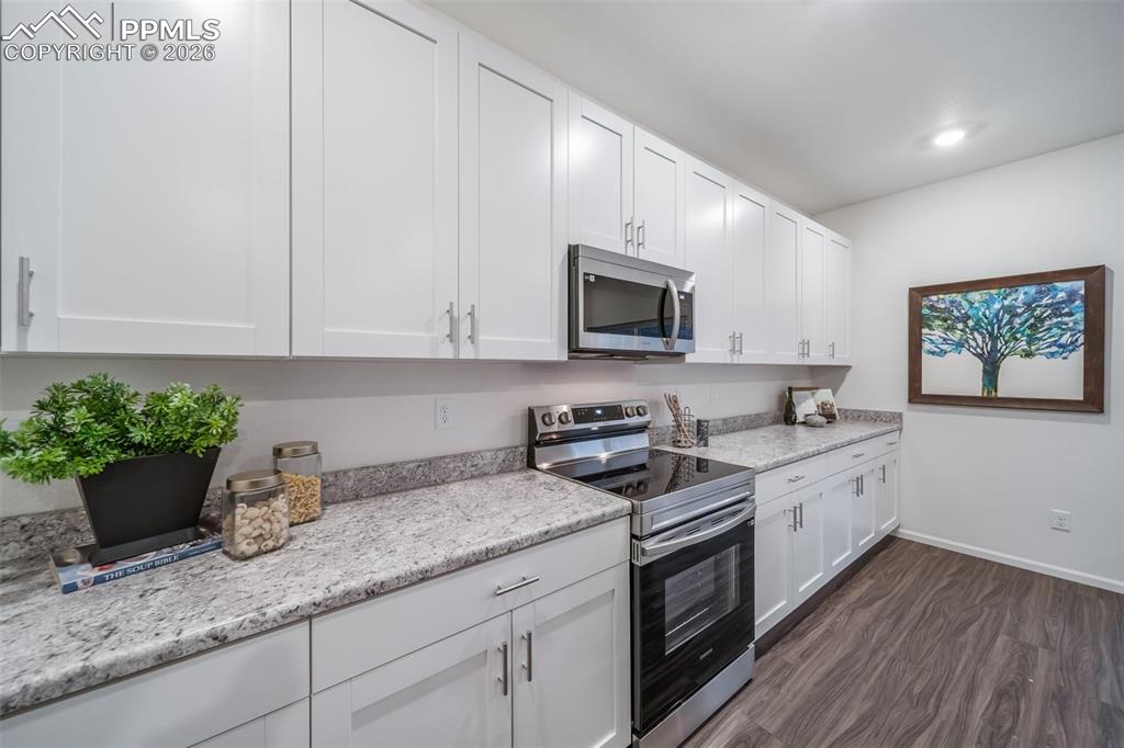 Image 23 of 37: Photos of a model home