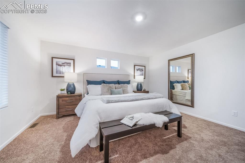Image 34 of 37: Photos of a model home