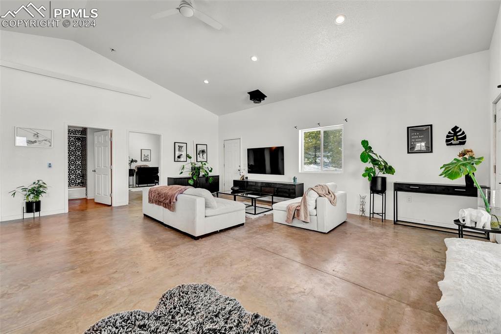 Image 10 of 31: Living Room
