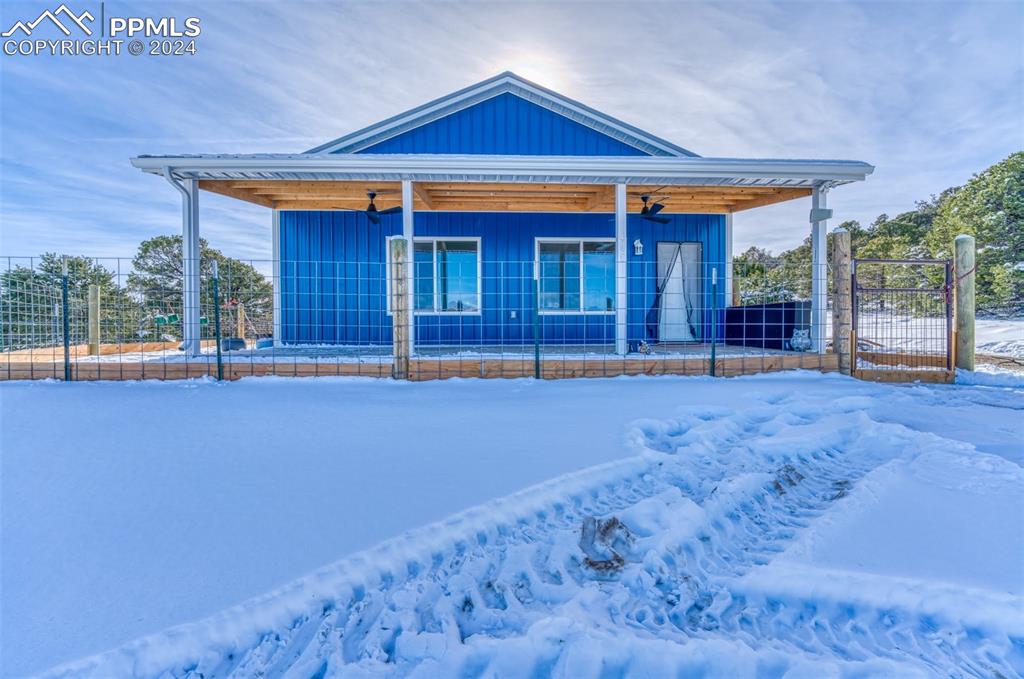 Image 6 of 31: Front of Structure