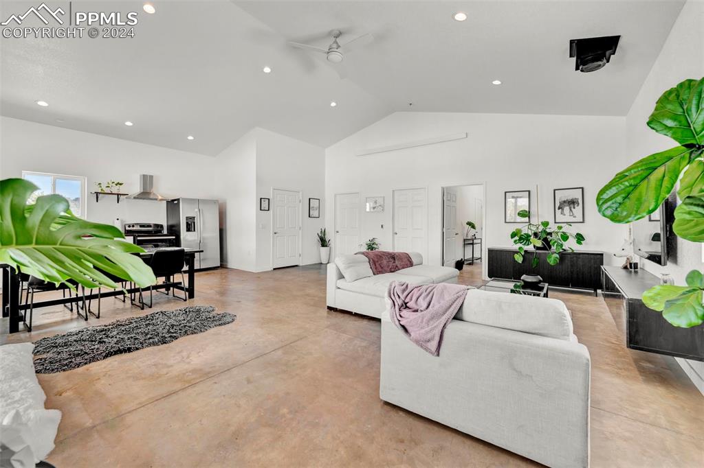 Image 8 of 31: Living Room
