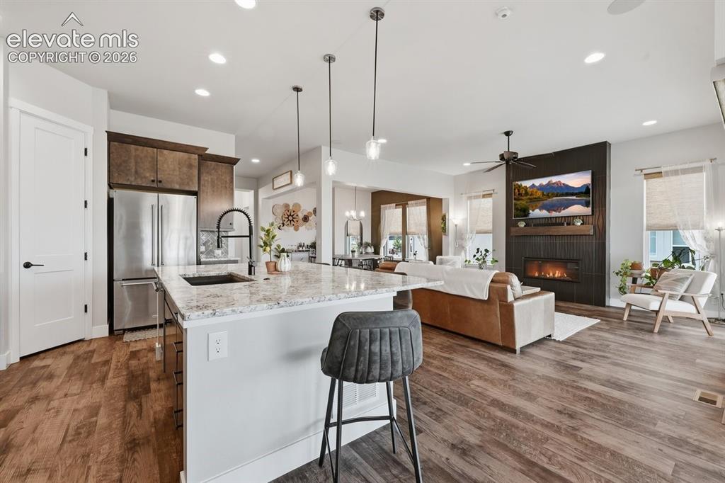 Image 12 of 44: Kitchen