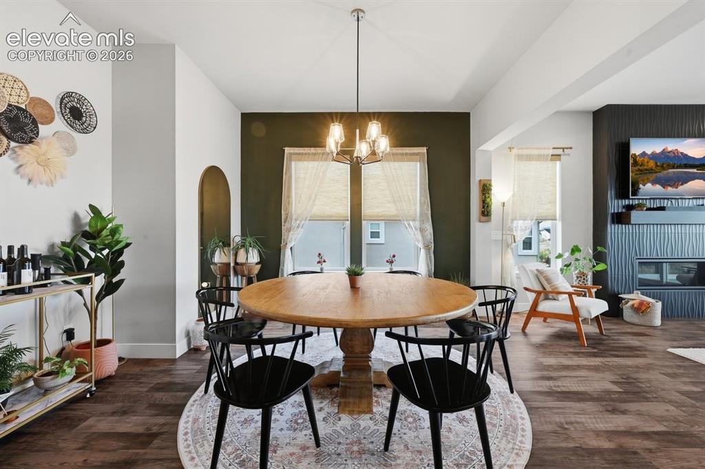 Image 15 of 44: Dining Area