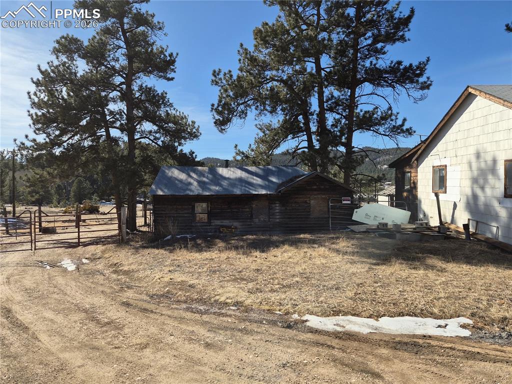 Image 21 of 31: Side of Structure